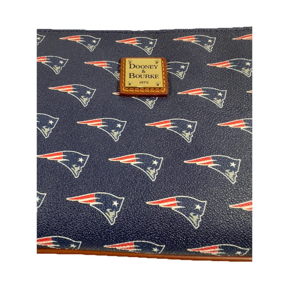 Dooney & Bourke NFL New England Patriots Navy Blue Coated Canvas Clutch Wristlet - Picture 4 of 11